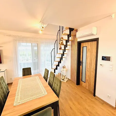 Paleczyno Pondside Retreat By Bookinghost Lägenhet